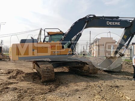 Сервисная инспекция гусеничного экскаватора John Deere E260LC - 1